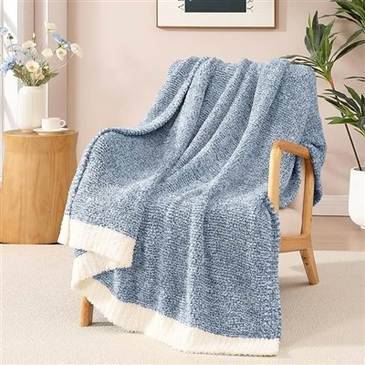 Fluffy varme håndlagde kastetepper