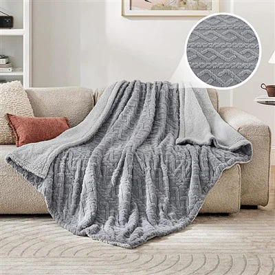Skånsomt sherpa-fleece-teppe - grå kabel jacquard tuftet (vintervarme)